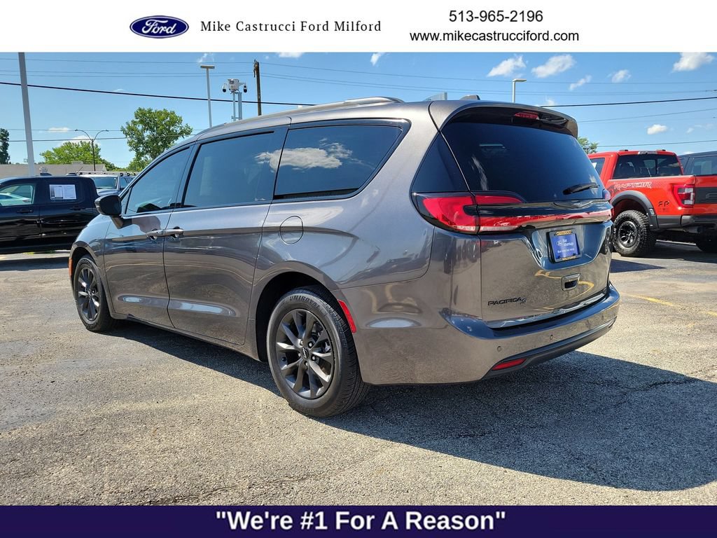 Used 2021 Chrysler Pacifica Touring-L w/ S Appearance Package FWD image 3