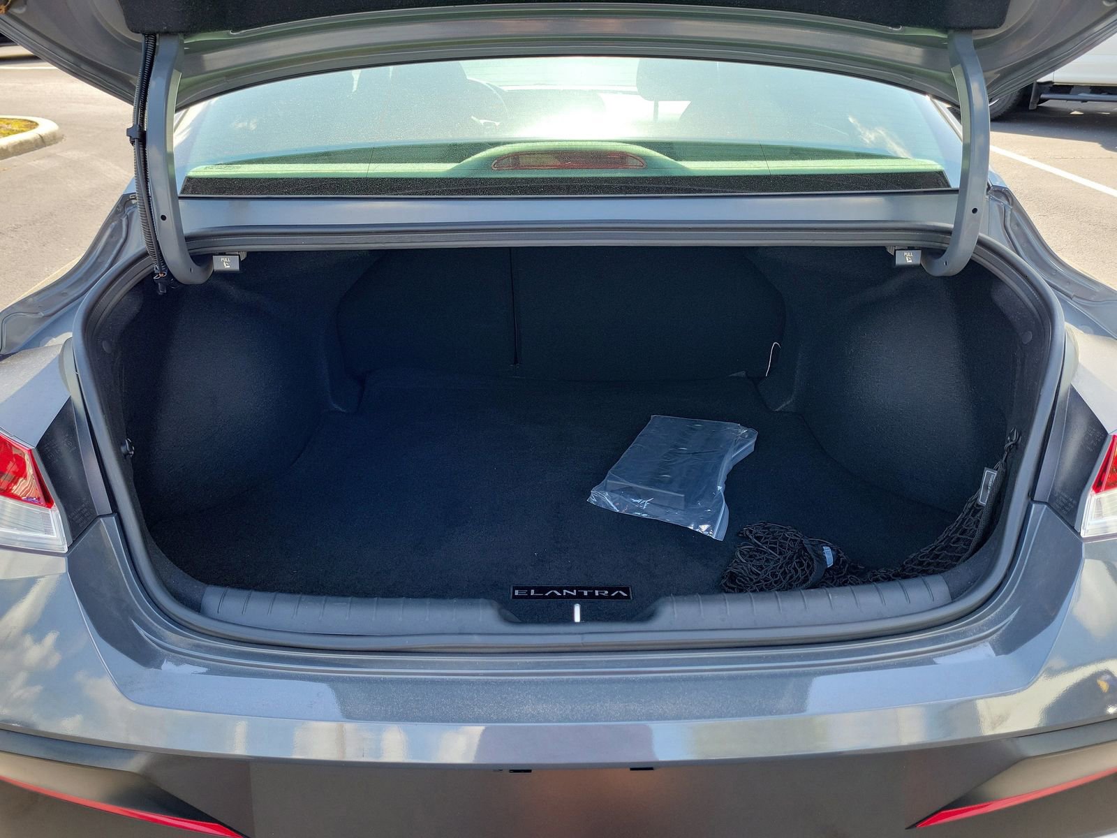Used 2025 Hyundai Elantra SEL FWD image 7
