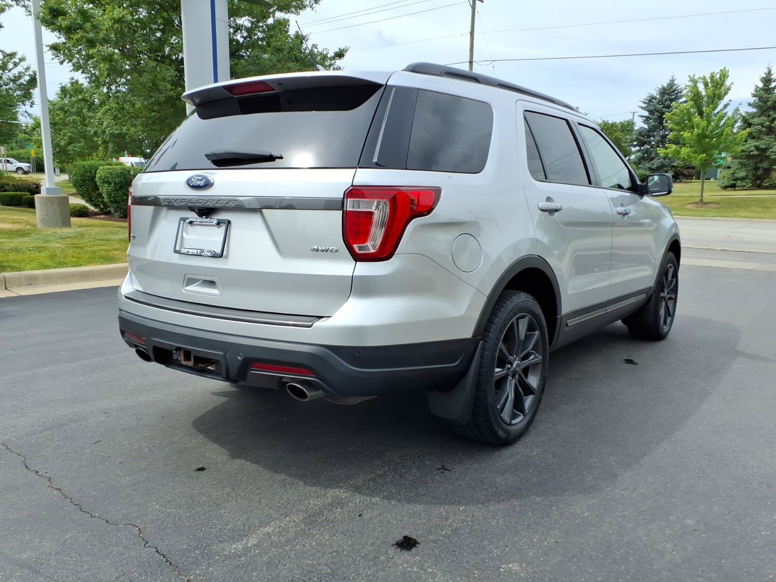 Certified 2018 Ford Explorer XLT w/ Equipment Group 202A AWD/4WD image 9