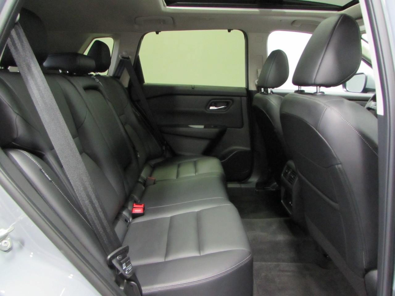 Used 2025 Nissan Rogue SL w/ Tech Package AWD/4WD image 19