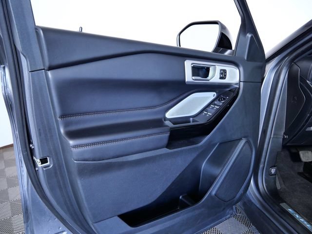 Certified 2023 Ford Explorer Platinum w/ Technology Package AWD/4WD image 17