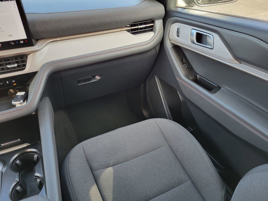 Certified 2025 Ford Explorer Active image 18
