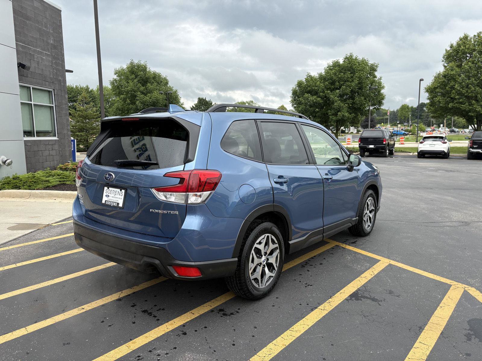Used 2021 Subaru Forester Premium AWD/4WD image 6