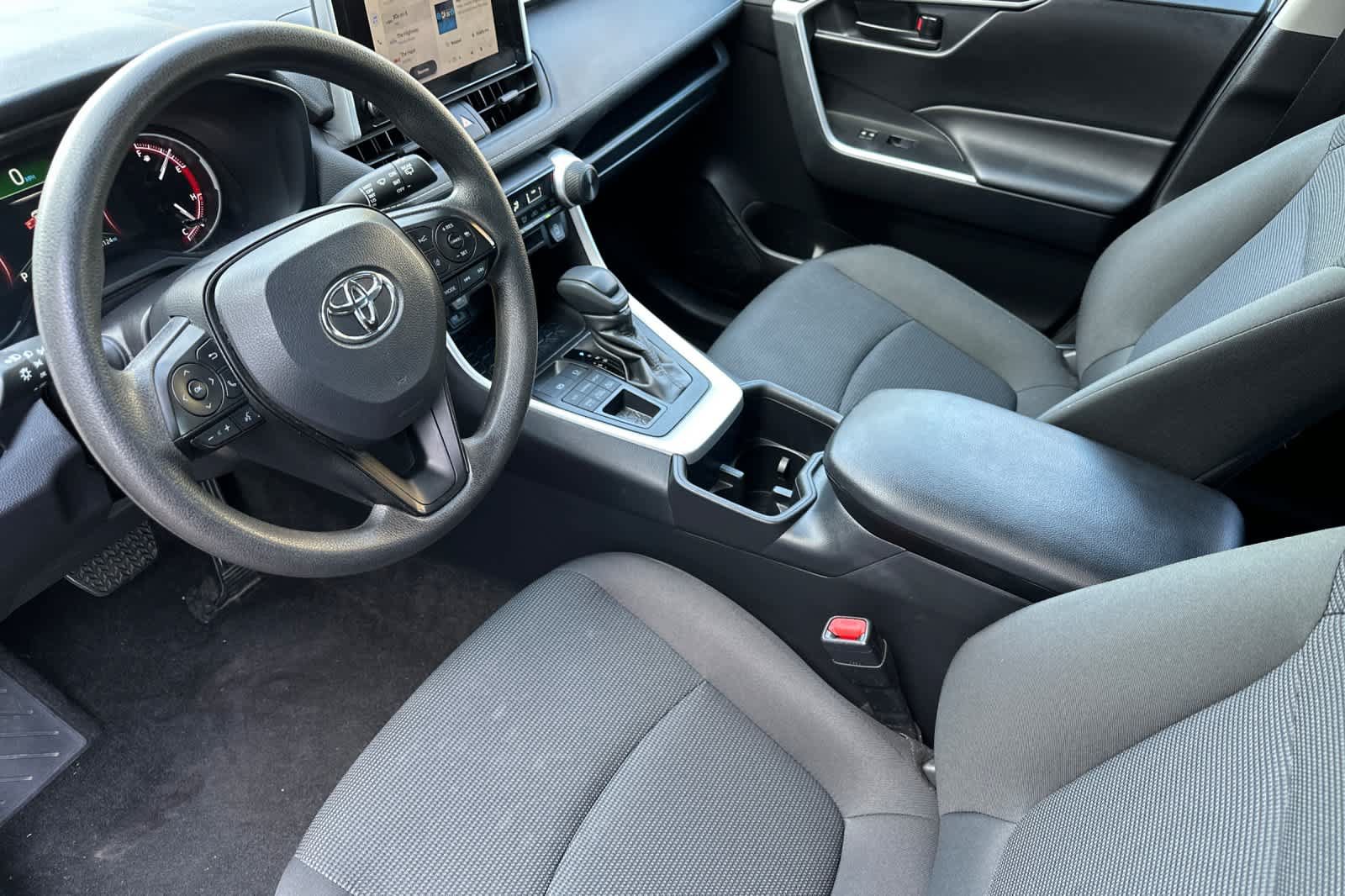 Used 2025 Toyota RAV4 LE AWD/4WD image 11