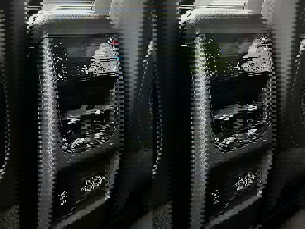 Used 2022 Jeep Grand Cherokee L Limited image 15