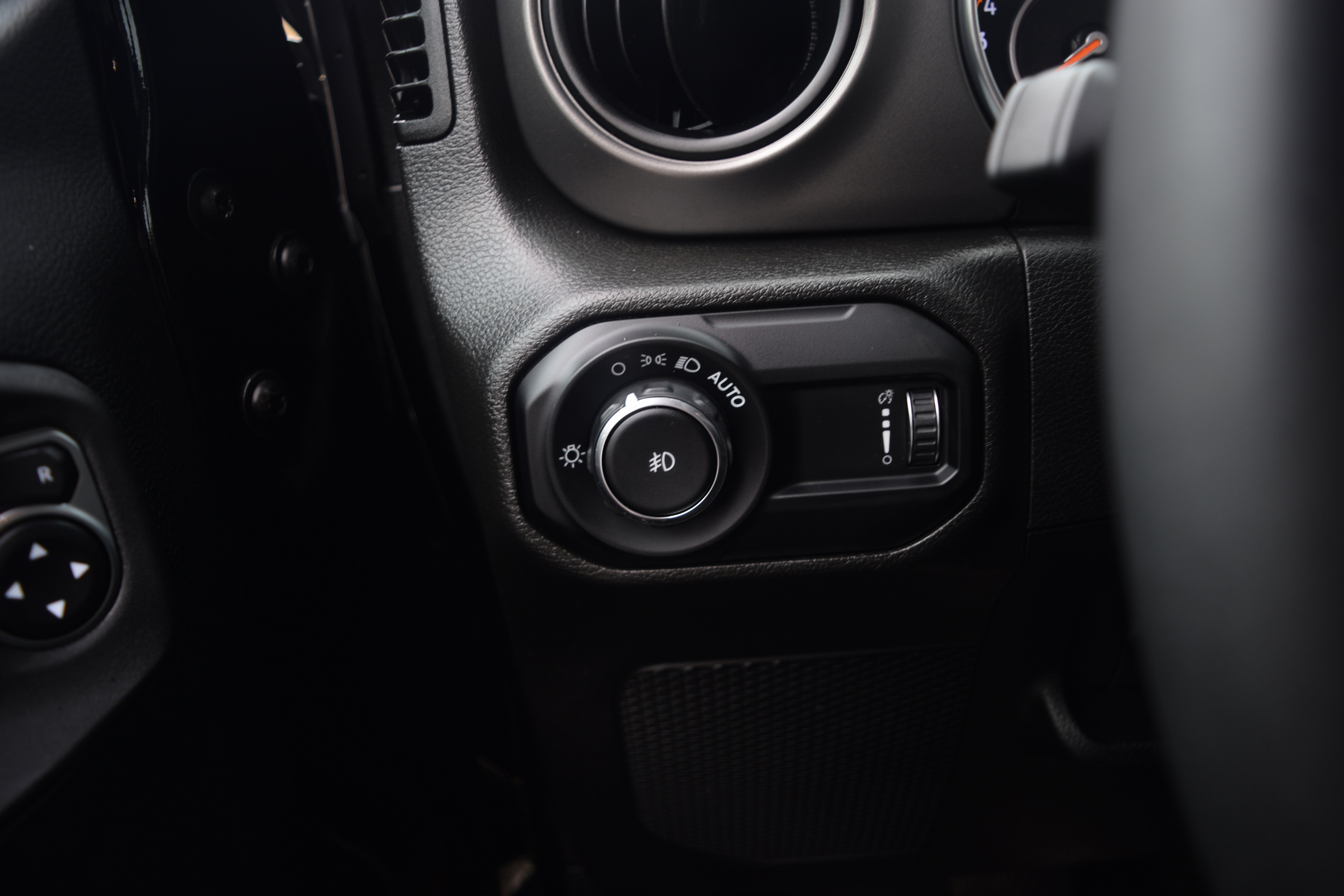 Used 2023 Jeep Wrangler Sport S image 7