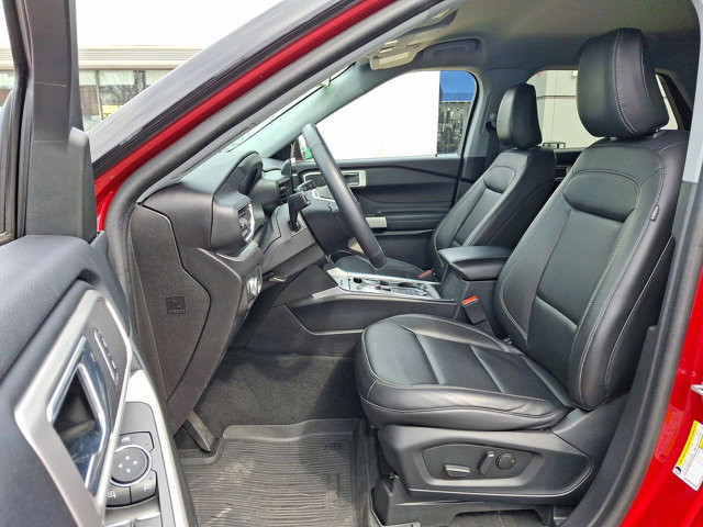 Certified 2022 Ford Explorer XLT w/ Equipment Group 202A image 11