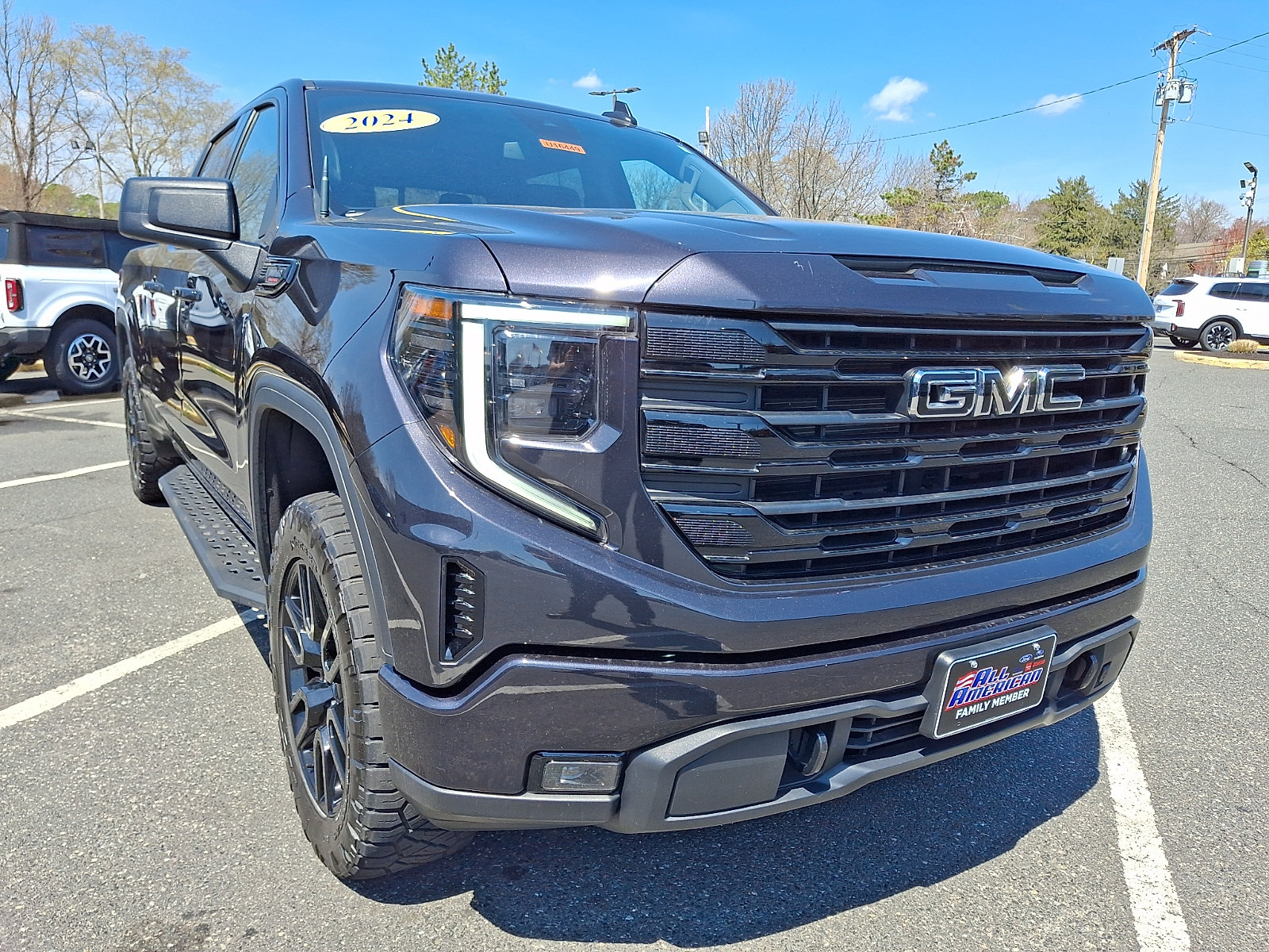Used 2024 GMC Sierra 1500 Elevation w/ Preferred Package AWD/4WD image 2