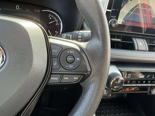 Used 2025 Toyota RAV4 XLE AWD/4WD image 30