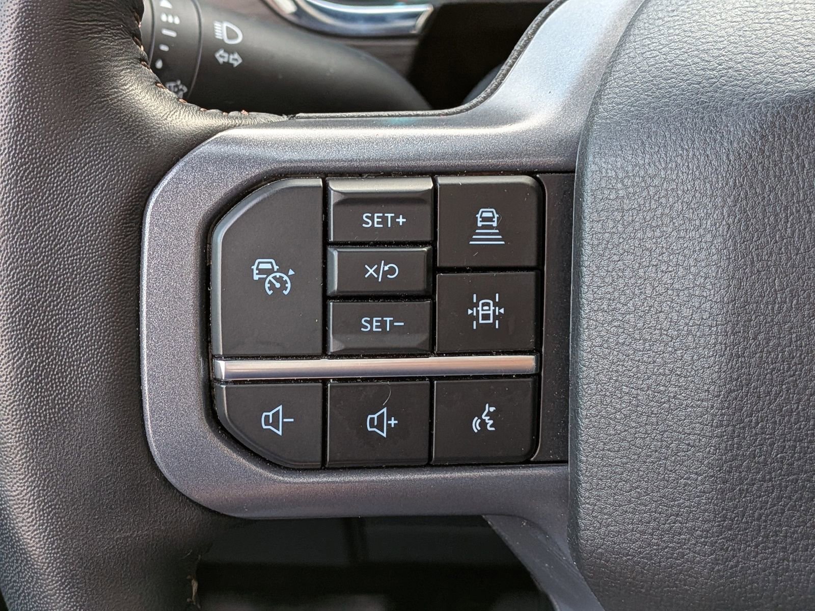 Certified 2024 Ford F150 Lariat w/ FX4 Off-Road Package image 30