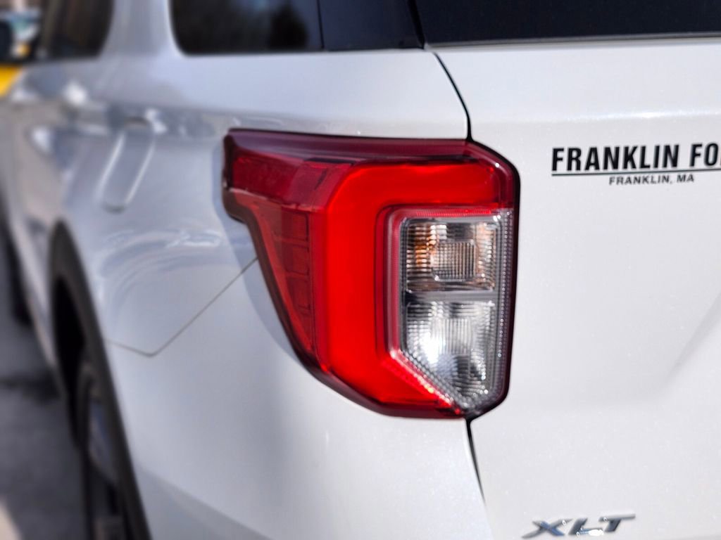 Certified 2022 Ford Explorer XLT w/ Equipment Group 202A image 9