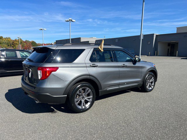 Certified 2022 Ford Explorer XLT w/ Equipment Group 202A image 5