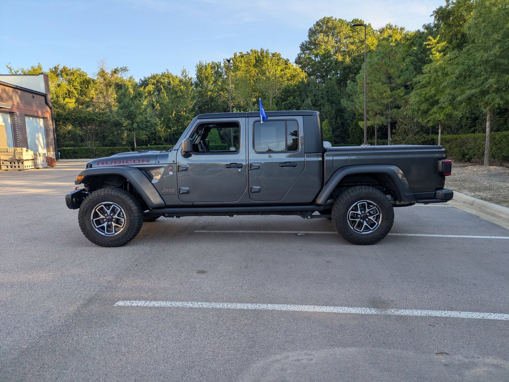 Used 2025 Jeep Gladiator Rubicon w/ Safety Group AWD/4WD image 7