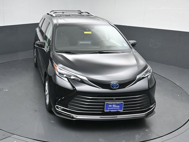 Used 2024 Toyota Sienna Platinum AWD/4WD image 45