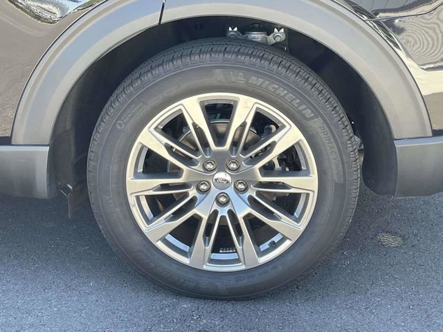 Certified 2025 Ford Explorer Platinum image 33