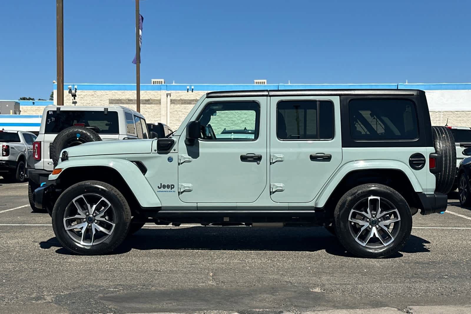 Used 2024 Jeep Wrangler Unlimited AWD/4WD image 5