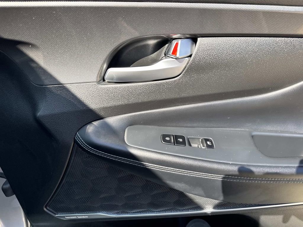 Used 2023 Hyundai Santa Fe Limited image 17