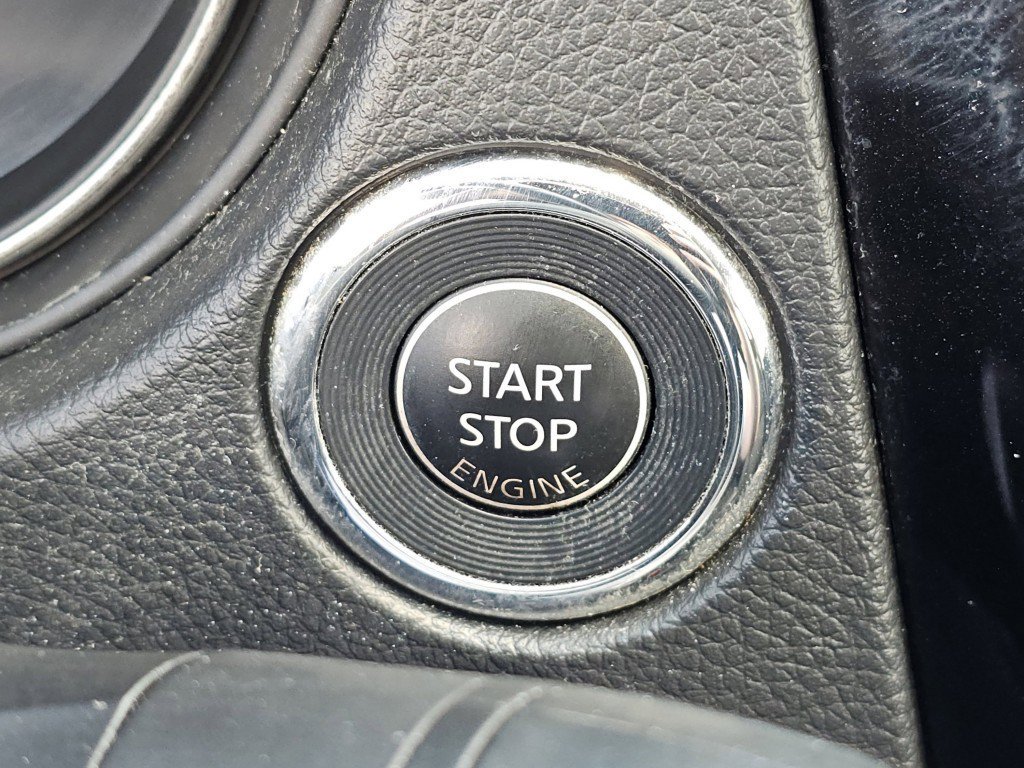 Used 2018 Nissan Rogue SV AWD/4WD image 15
