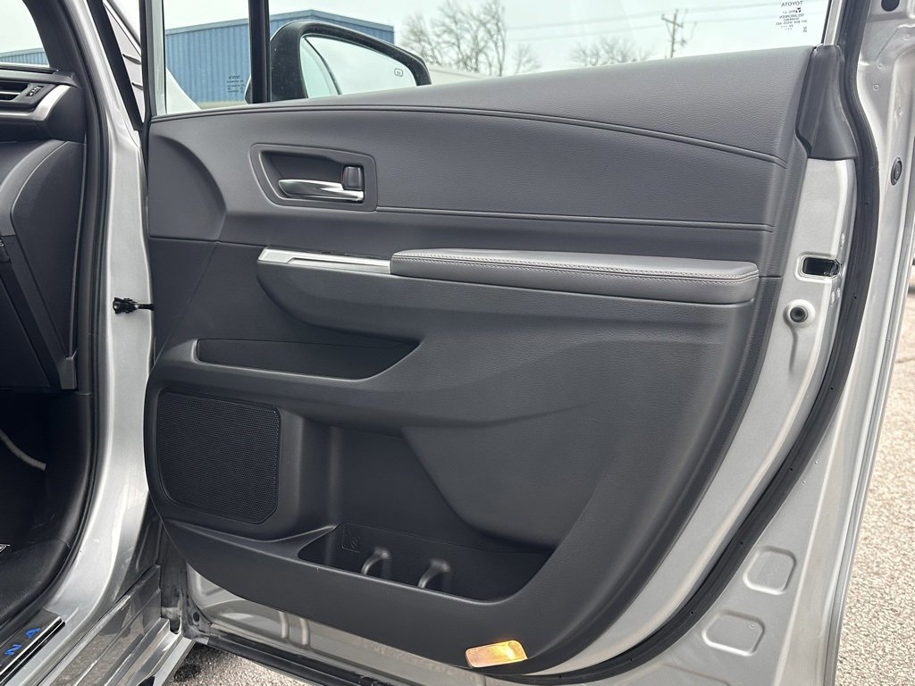Used 2023 Toyota Sienna XSE image 22