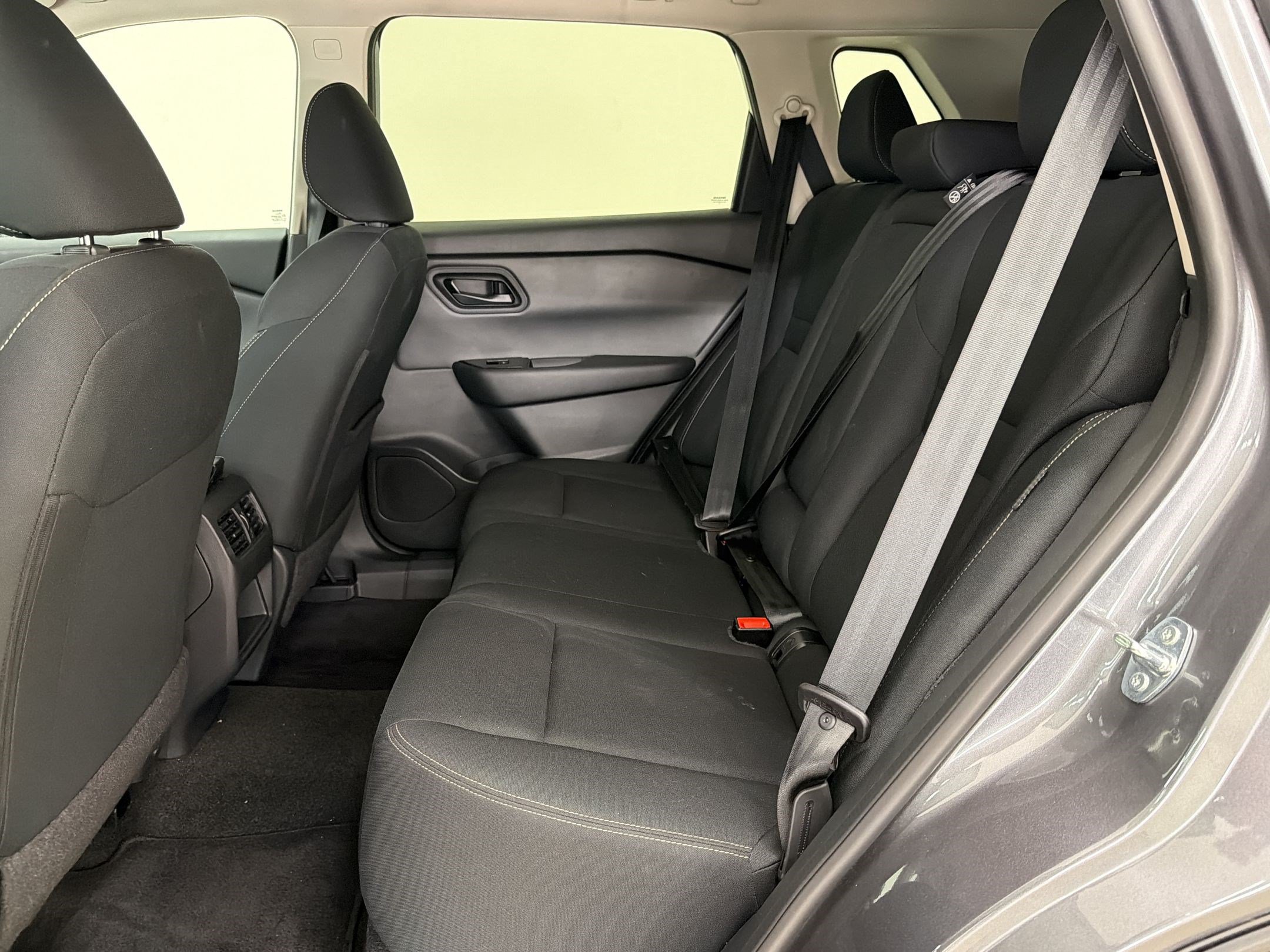 Used 2025 Nissan Rogue S AWD/4WD image 23
