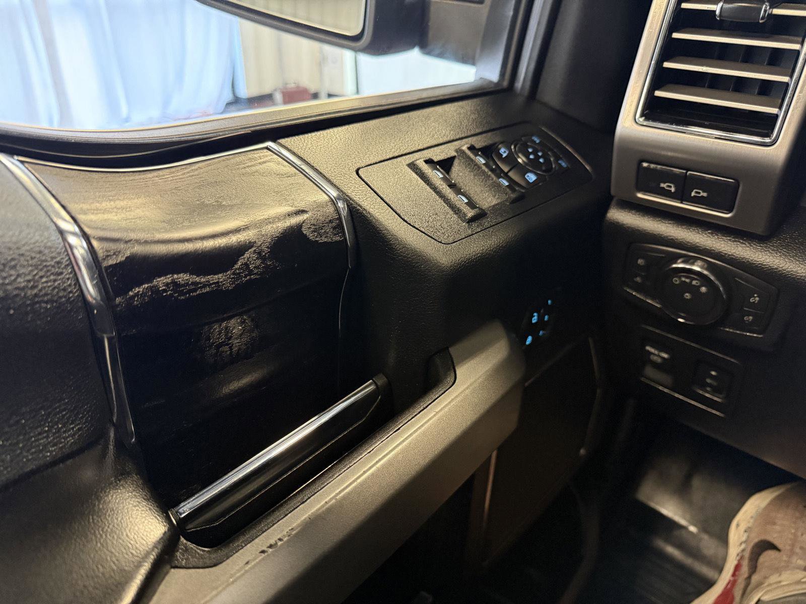 Certified 2018 Ford F150 Platinum w/ Equipment Group 701A Luxury image 26