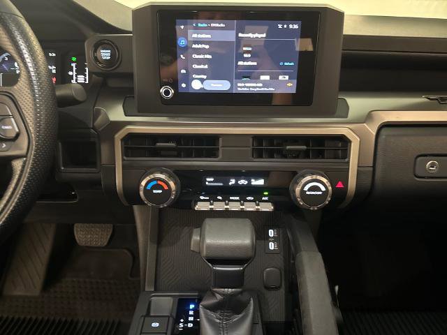 Used 2025 Toyota Tacoma SR5 AWD/4WD image 25
