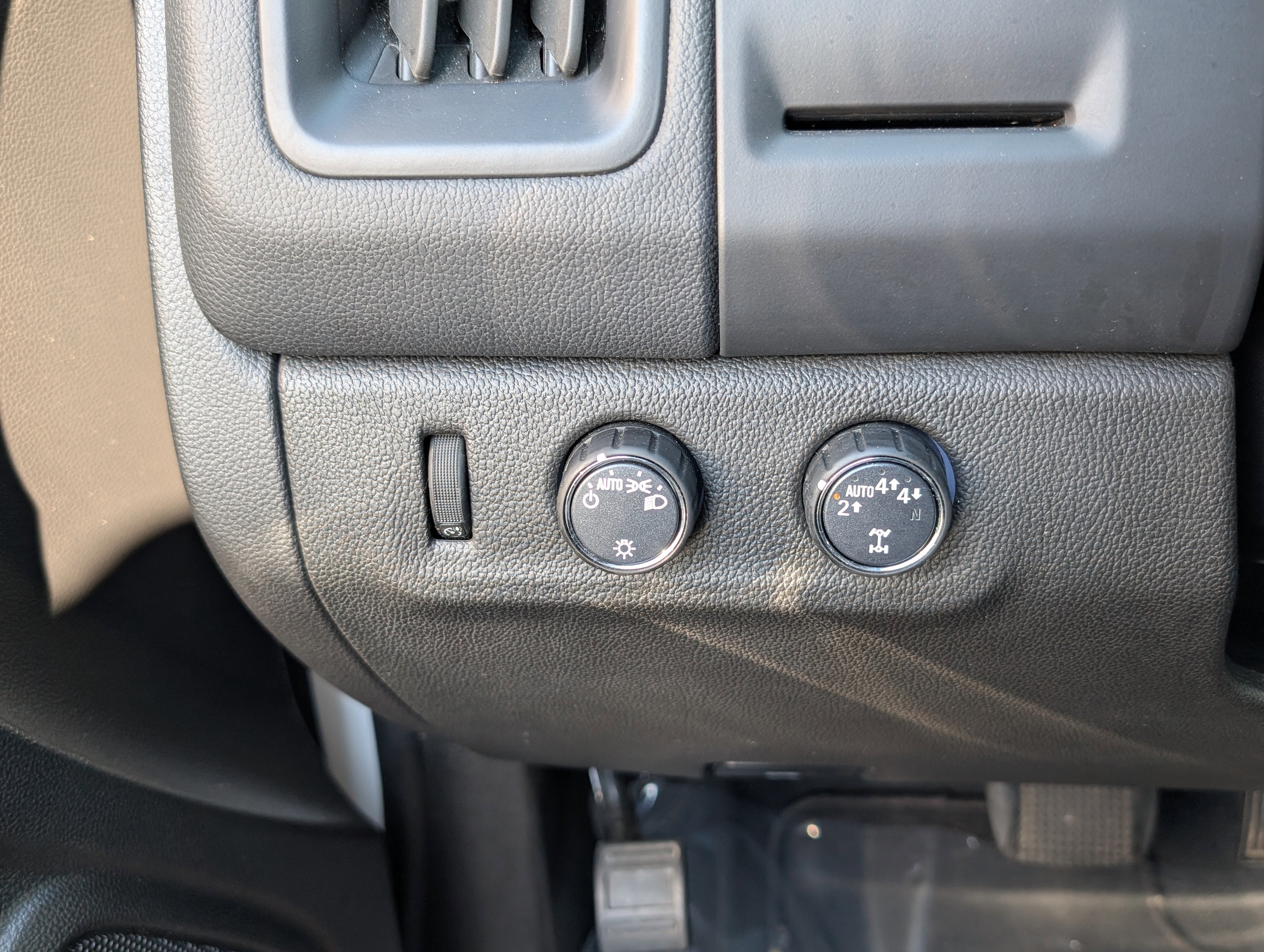 Used 2022 Chevrolet Colorado LT w/ Safety Package image 21