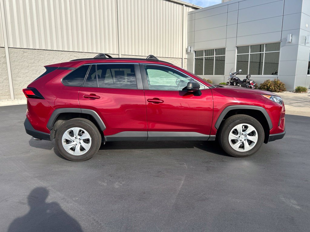 Used 2021 Toyota RAV4 LE AWD/4WD image 5