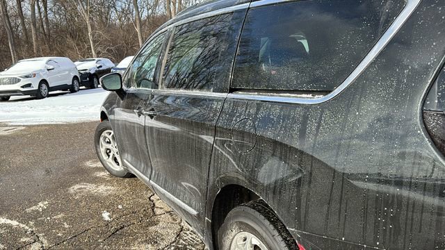 Used 2022 Chrysler Pacifica Limited image 6