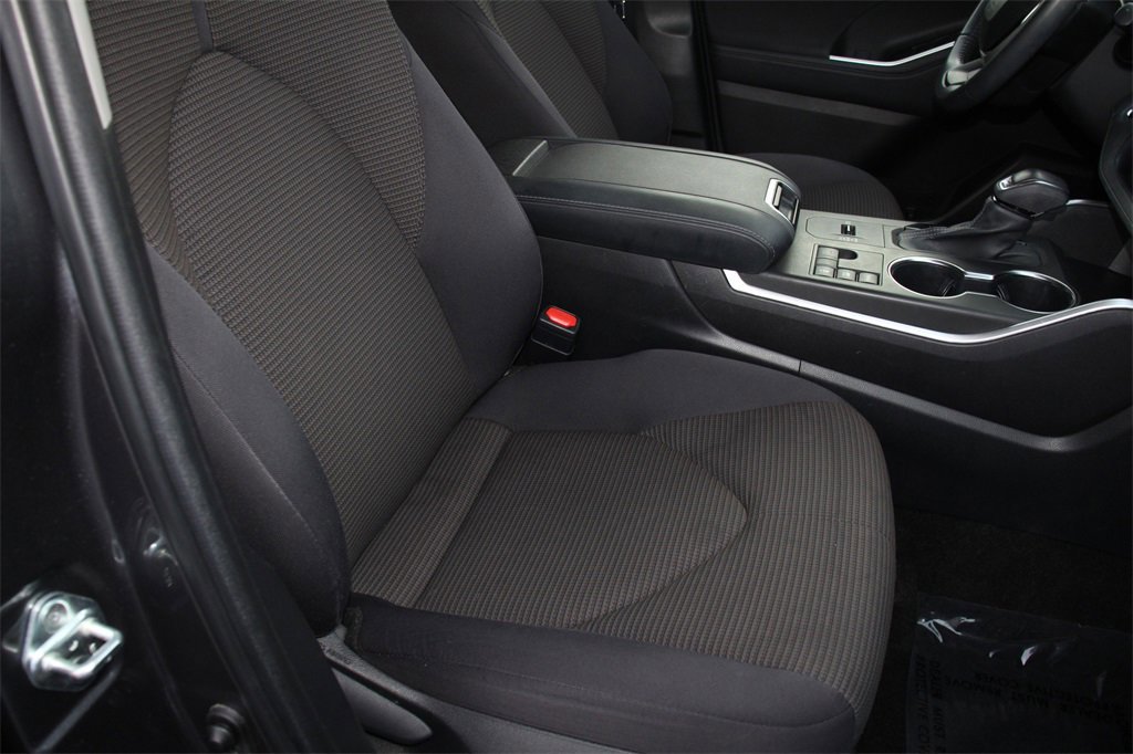 Used 2023 Toyota Highlander LE image 28