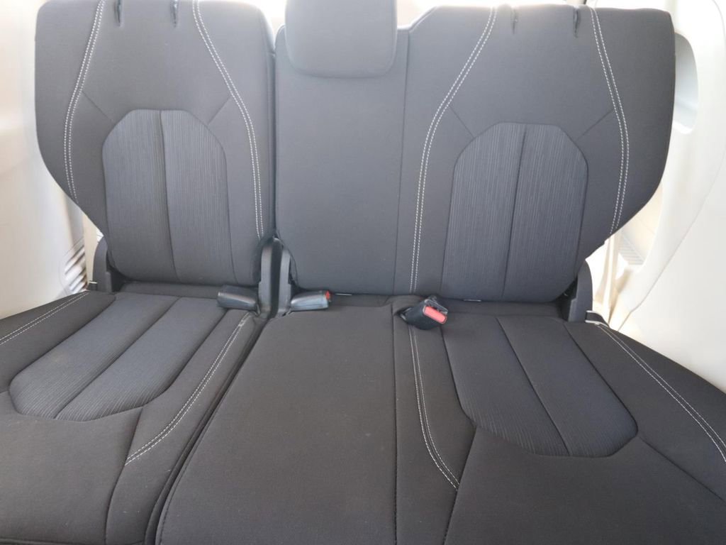 Used 2023 Chrysler Voyager LX FWD image 14