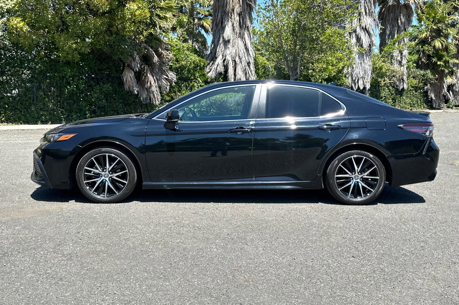 Used 2024 Toyota Camry SE w/ Audio Upgrade Package FWD image 7