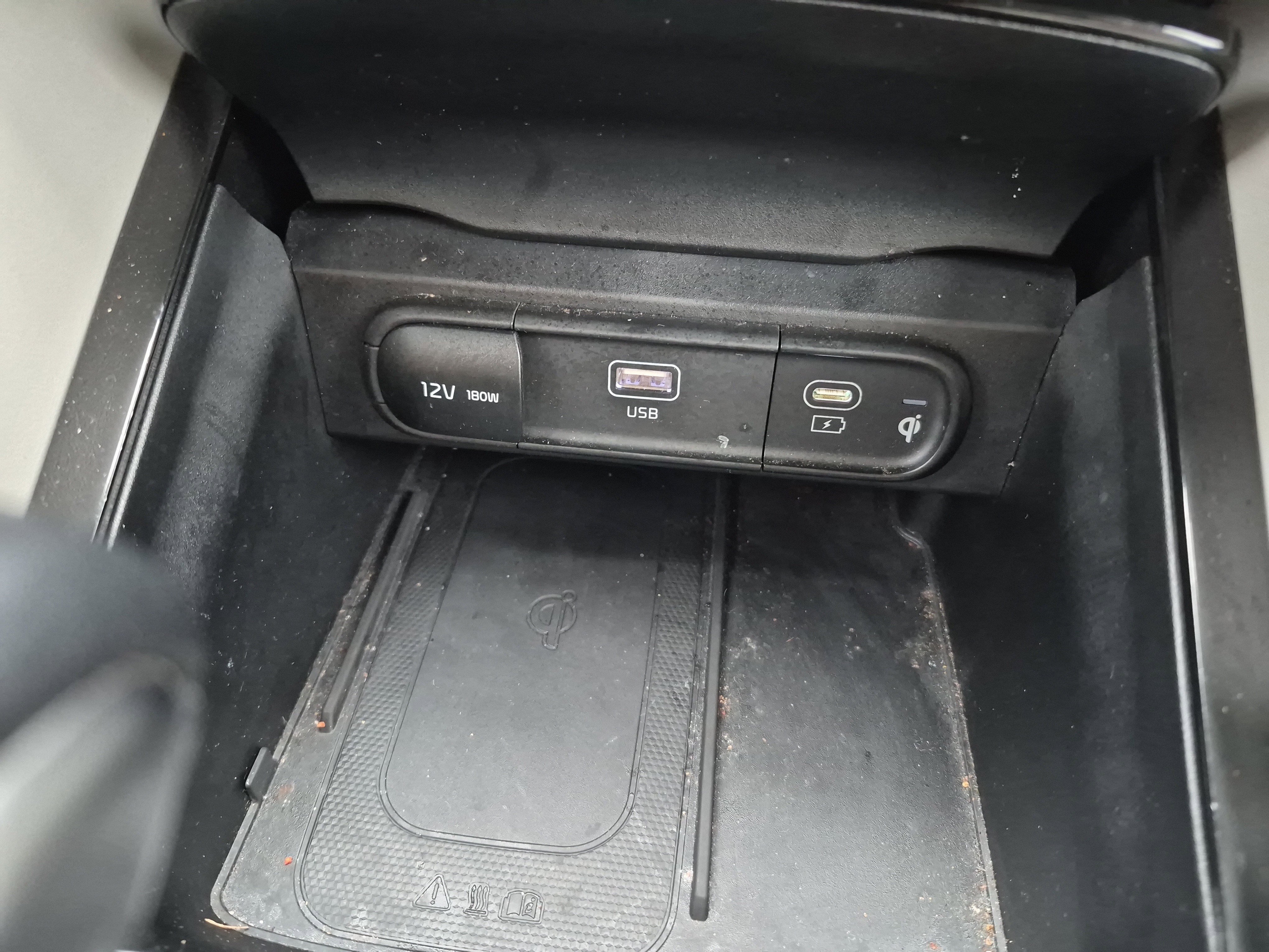 Used 2024 Kia Telluride EX w/ EX Captain's Chair Package image 32