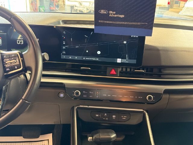 Used 2025 Kia Carnival FWD image 15