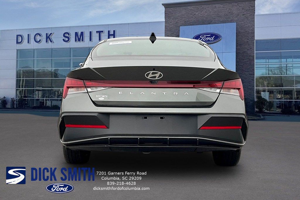 Used 2025 Hyundai Elantra SEL FWD image 5