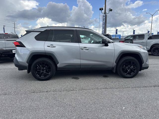Used 2021 Toyota RAV4 LE AWD/4WD image 4