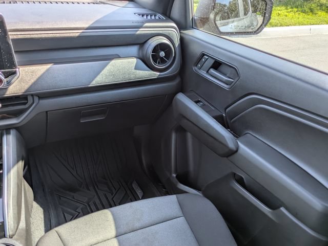 Used 2025 Chevrolet Colorado W/T RWD image 17