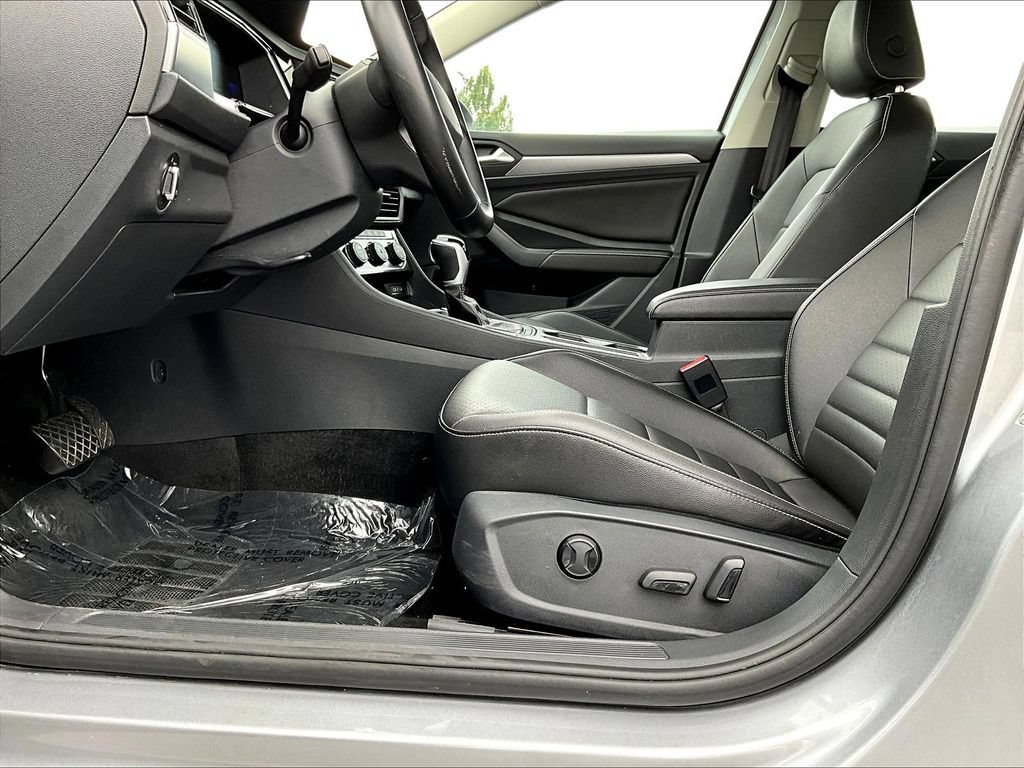 Used 2024 Volkswagen Jetta SE FWD image 40