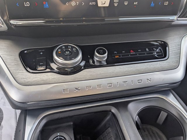 Certified 2025 Ford Expedition Max Platinum w/ Driver's Package AWD/4WD image 26