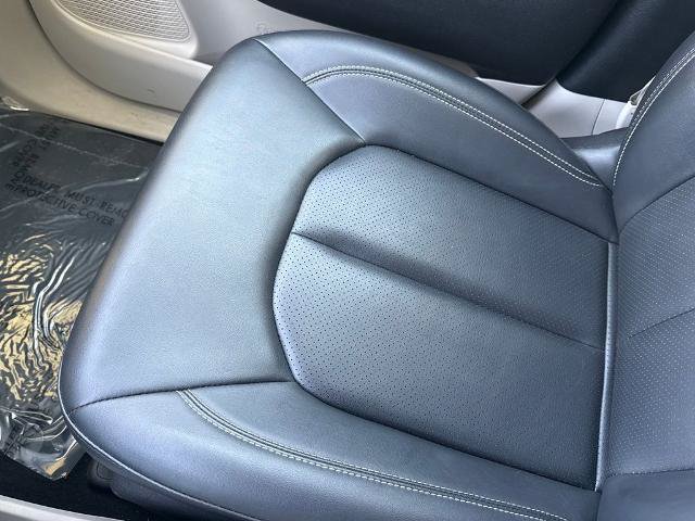 Used 2024 Chrysler Pacifica Touring-L FWD image 24