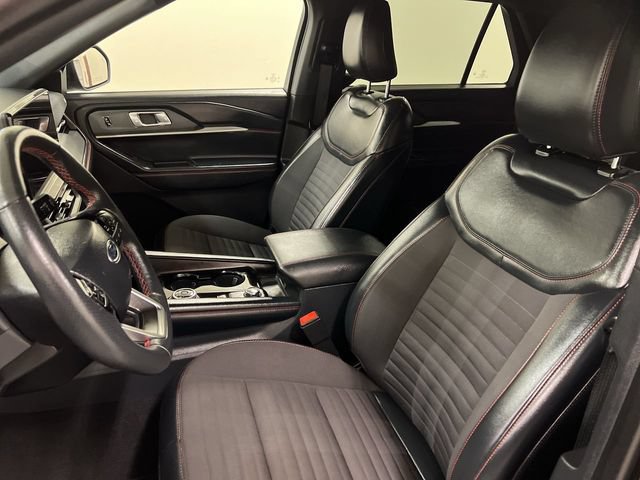 Certified 2025 Ford Explorer ST-Line AWD/4WD image 9