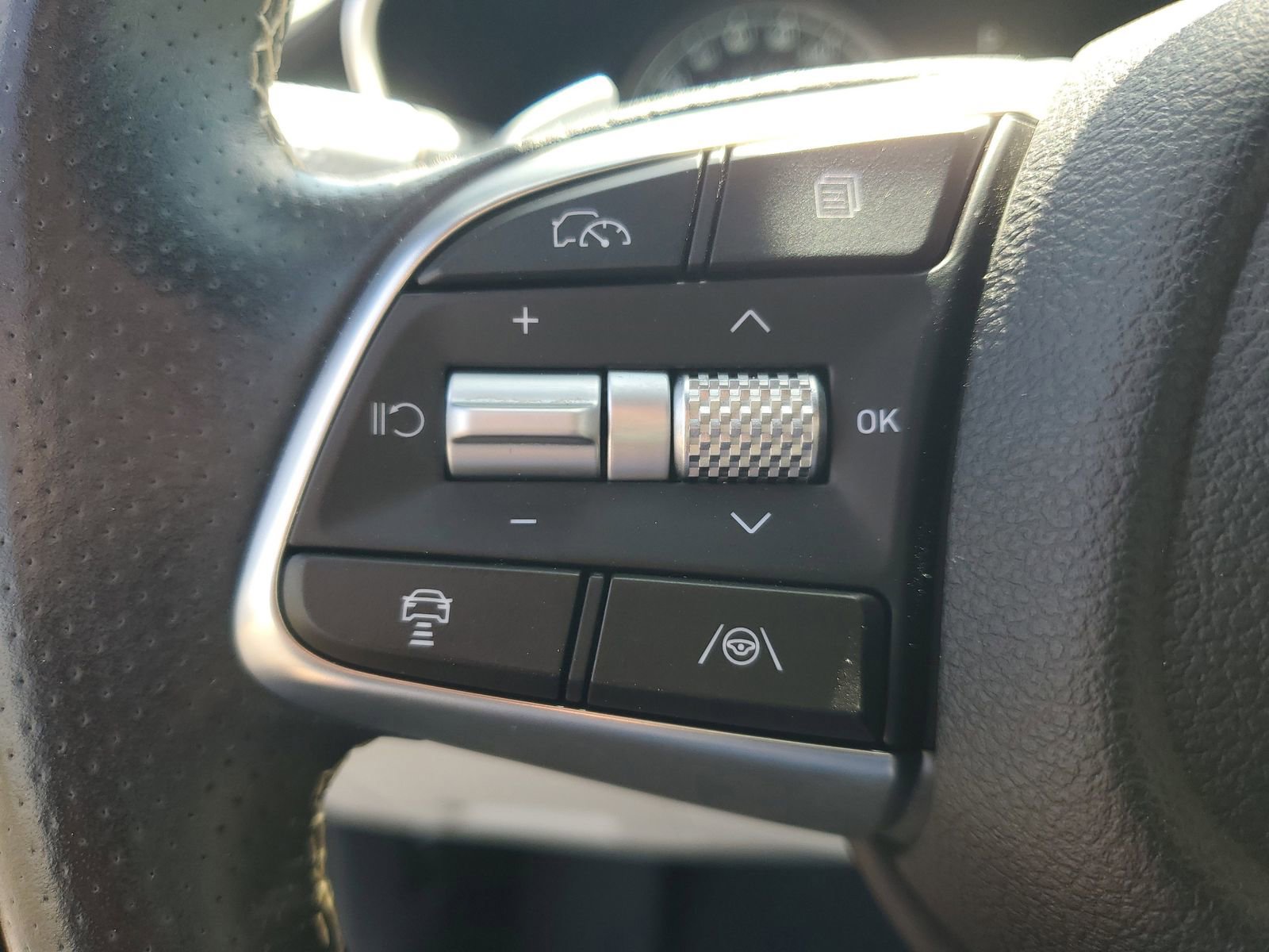 Used 2025 Genesis G70 2.5T RWD image 19