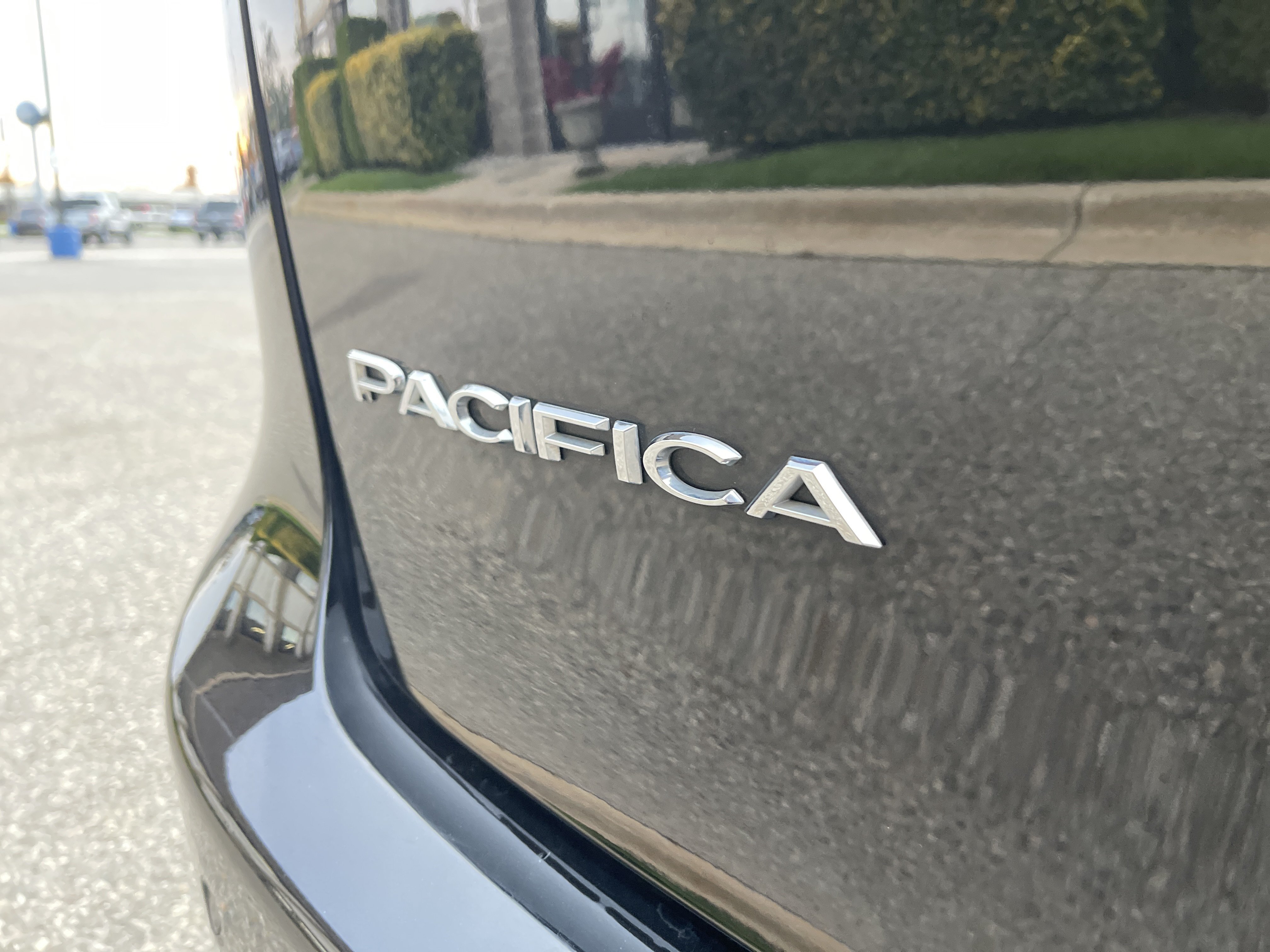 Used 2024 Chrysler Pacifica Limited FWD image 27