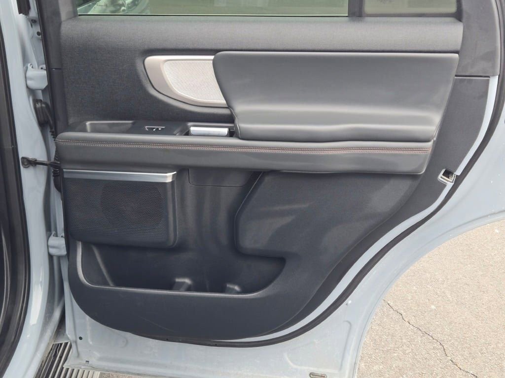 Certified 2025 Ford Expedition Active image 11