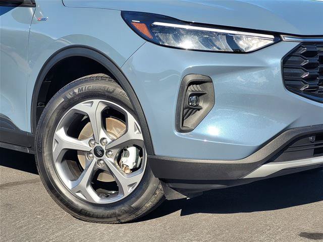 Certified 2025 Ford Escape ST-Line Select AWD/4WD image 11