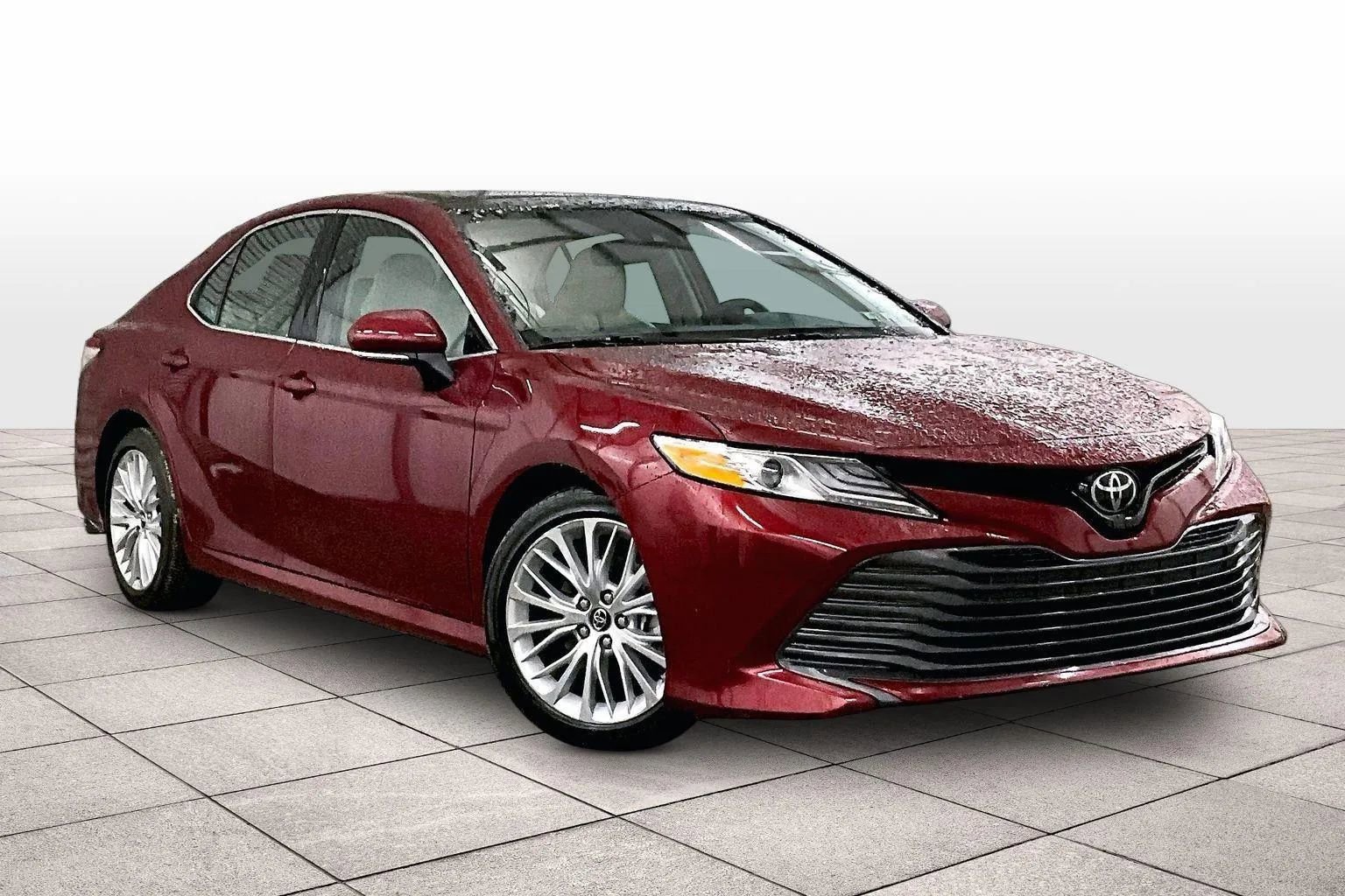 Used 2019 Toyota Camry XLE w/ Navigation Package image 2