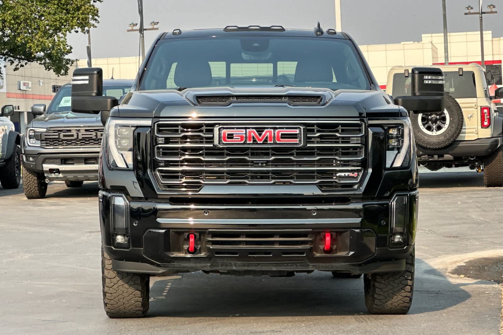 Used 2024 GMC Sierra 2500 AT4 w/ Technology Package AWD/4WD image 10