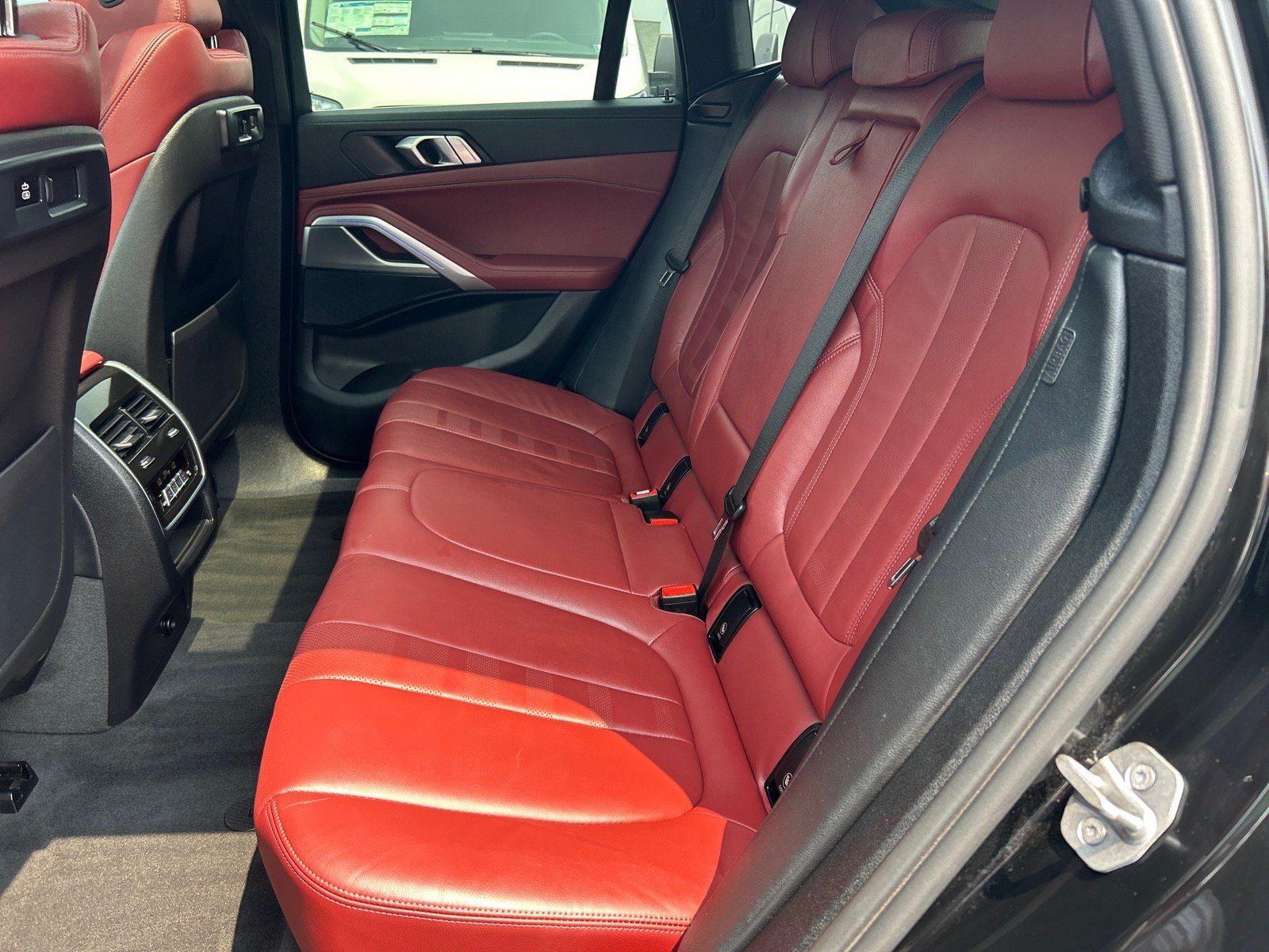 Used 2022 BMW X6 xDrive40i w/ Premium Package AWD/4WD image 11