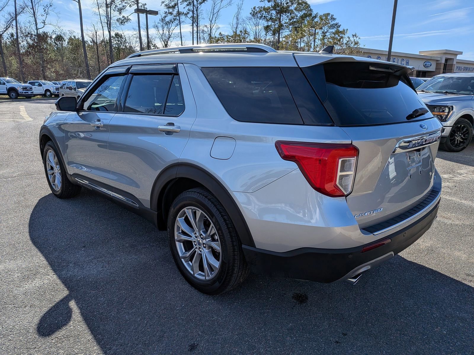 Certified 2023 Ford Explorer Limited image 3