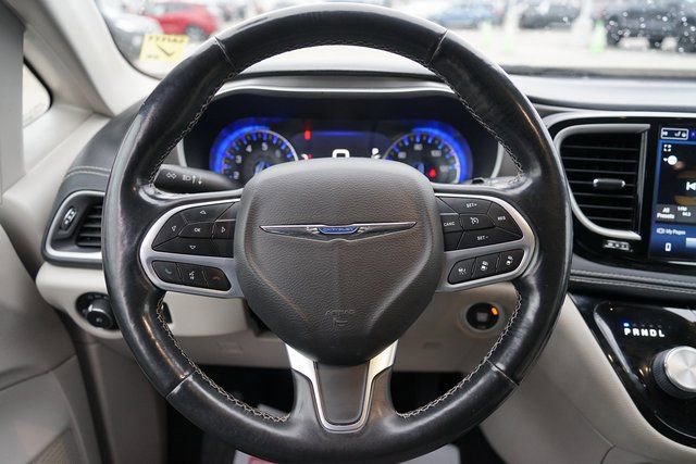 Used 2021 Chrysler Pacifica Touring-L image 20